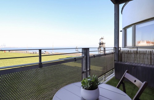 Dovercourt Cottage | Flat 19 By The Beach