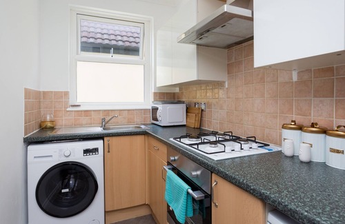 Southsea Apartment | Flat 3| Luxury 1 BR Flat| Southsea w/Free Parking