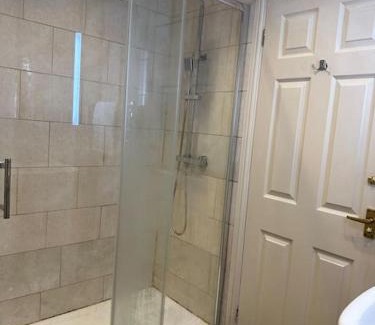 Luton Apartment | Flat Close To Leagrave Station Luton Airport