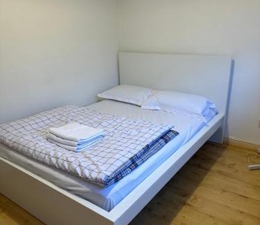 Luton Apartment | Flat Close To Leagrave Station Luton Airport