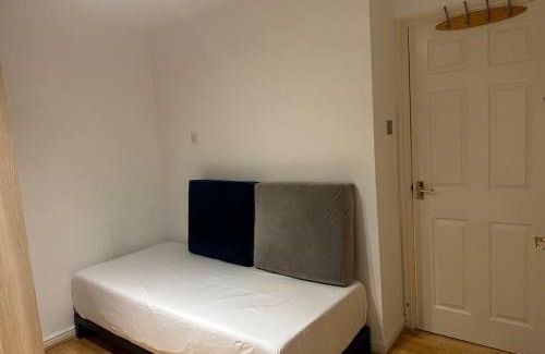 Luton Apartment | Flat Close To Leagrave Station Luton Airport