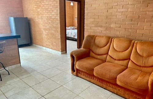 Alto Esplanada Apartment | Flat de 2 quartos com AR na área central de GV com conzinha completa-garagem-wifi-Bom p grupos ou familias ou empresas