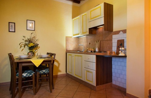 Lari Apartment | Flat in Lari, A/C, terrace, pool, restaurant, Wi-Fi, close to the village, Me