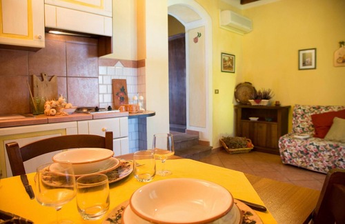 Lari Apartment | Flat in Lari, A/C, terrace, pool, restaurant, Wi-Fi, close to the village, Me