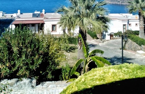 Gundogan Apartment | Flat in Yalikavak with Sea View and Shared Pool