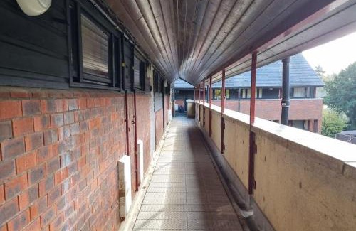 Luton Apartment | Flat near J10 of M1 & Airport - Travellers choice!