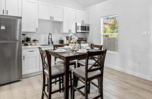 Northside House | Flat Nr Heights Downtown Games Wifi Tv Pets
