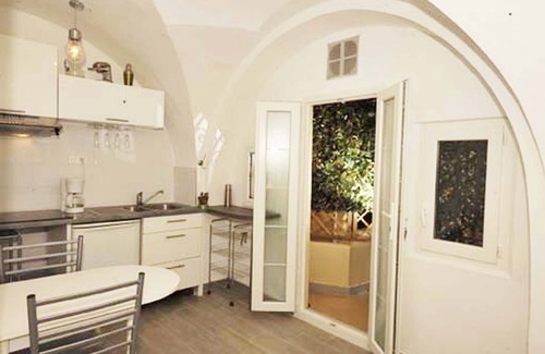 Old Town Apartment | Flat renovated, center, near flowermarket, calme, 60m beach, next to the Opera