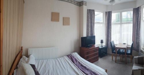 Great Yarmouth Apartment | Flat - Sleeps 2 & Parking Available