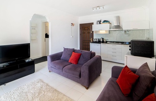 Hisaronu Apartment | Flat w Shared Pool and Balcony 10 min to Oludeniz