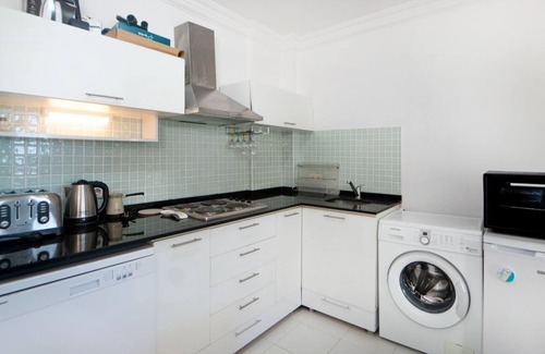 Hisaronu Apartment | Flat w Shared Pool and Balcony 10 min to Oludeniz