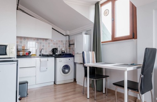 Avcilar Apartment | Flat w Terrace 4 min to Pelican Mall