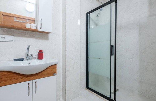 Avcilar Apartment | Flat w Terrace 4 min to Pelican Mall