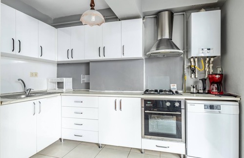 Maltepe Apartment | Flat with Backyard 6 min to Bostanci Show Center