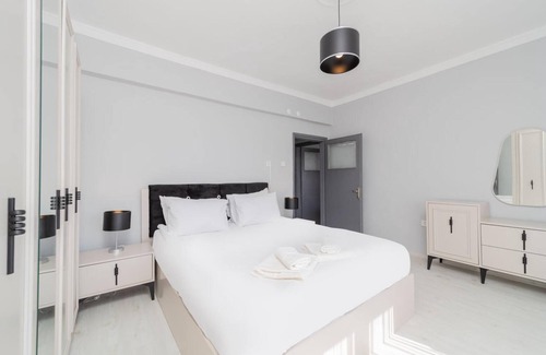 Kaleici Apartment | Flat with Balcony 2 min to Hadrian Gates