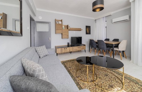 Kaleici Apartment | Flat with Balcony 2 min to Hadrian Gates
