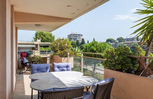 Cros-de-Cagnes Apartment | Flat with swimming pool close to the sea
