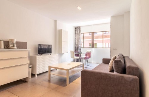 Las Palmas de Gran Canaria Apartment | Flatguest Santa Catalina + Beach + Central + WiFi