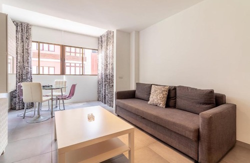 Las Palmas de Gran Canaria Apartment | Flatguest Santa Catalina + Beach + Central + WiFi