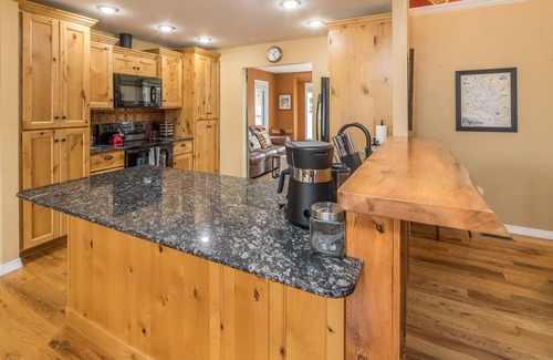 Bigfork House | Flathead Lake views, fireplace, private deck & jetted tub - Whispering Rock