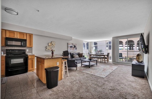 Ohio City Apartment | Flats CLE Retreat, Free Parking, 24/7 Gym