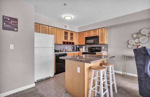 Ohio City Apartment | Flats CLE Retreat, Free Parking, 24/7 Gym