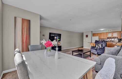 Ohio City Apartment | Flats CLE Retreat, Free Parking, 24/7 Gym