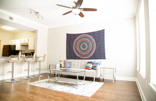 Midtown Apartment | ✯Flawless✯Modern 1BR✯Ace Location✯FREE Parking✯