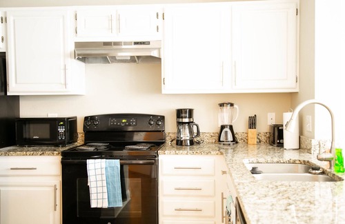 Midtown Apartment | ✯Flawless✯Modern 1BR✯Ace Location✯FREE Parking✯
