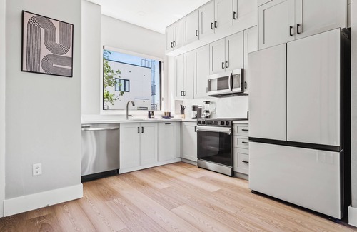 Fort Worth House | Flawless New Modern Magnolia Townhome 2 bedrooms
