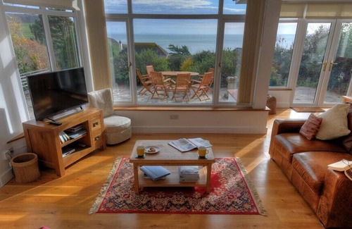 Charmouth House | FLEUR, pet friendly, country holiday cottage in Charmouth
