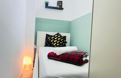 Al Barsha 1 House | Flexible Small Partition Room Near MOE
