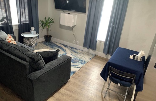 Burley House | Flexible Stay, Near Hospital & Fairgrounds, W&D, 3 Queen Beds