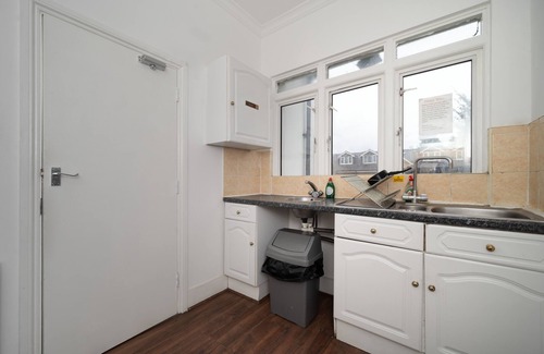Streatham House | Flexistay Norbury Aparthotel