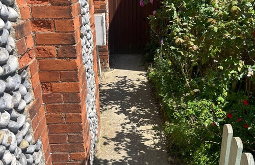 Sheringham House | Flint House - Sheringham cottage with a twist (min 7 nights Fri to Fri)