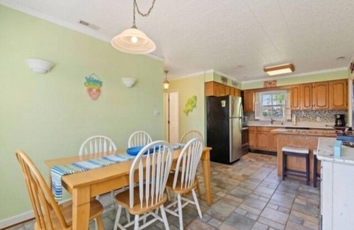 Kure Beach Cottage | Flip Flop Paradise (2-Bedroom Cottage) by RedAwning