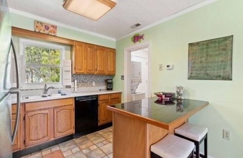 Kure Beach Cottage | Flip Flop Paradise (2-Bedroom Cottage) by RedAwning