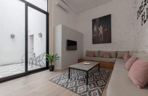 Chacarita Apartment | Fliphaus Loyola 1500 'B' - 3 Bd 4 Ba Patio Grill & BBQ