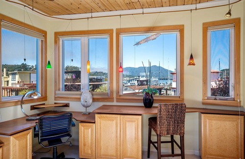 Marin City Boat Rental | Floating Home in Sausalito! 3 Floors with 2BR 3BA