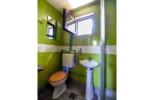 Novi Beograd House | Floating House on the River - Apt 3 (Quadruple Room)