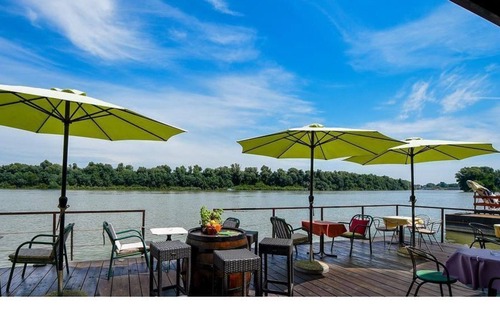Novi Beograd House | Floating House on the River, near the city - Apt 4 (Family Room)