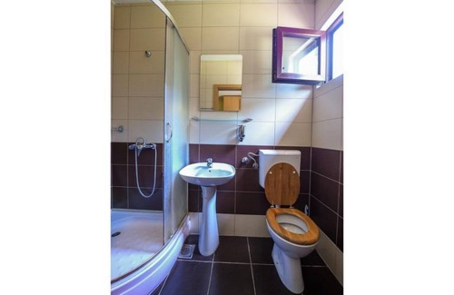 Novi Beograd House | Floating House on the River, near the city - Apt 7 (Classic Triple Room)