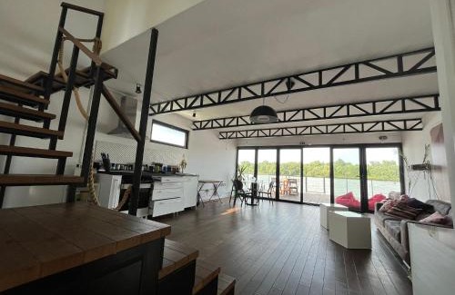 Novi Beograd Bed & Breakfast | Floating Zen House