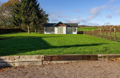 Thornhill Cottage | Floors Farmhouse - a house that sleeps 6 guests in 3 bedrooms