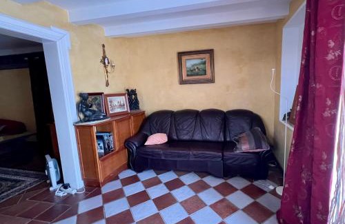 Sonnenland House | "Flora B&B "- Rooms in Privat Home Habitaciones en una casa privada