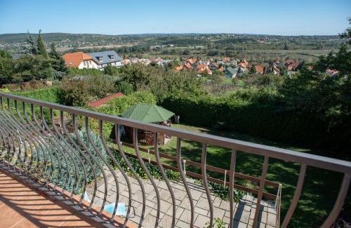 Heviz Apartment | Flora Villa