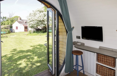 Merrion Cottage | FLORENCE POD, pet friendly, with a garden in Pembroke
