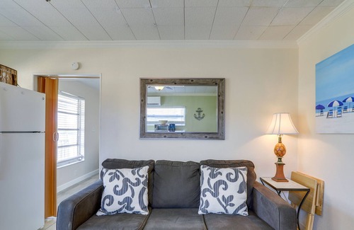 Sunset Reef Cottage | Florida Cottage - Walk to Redington Shores Beach!