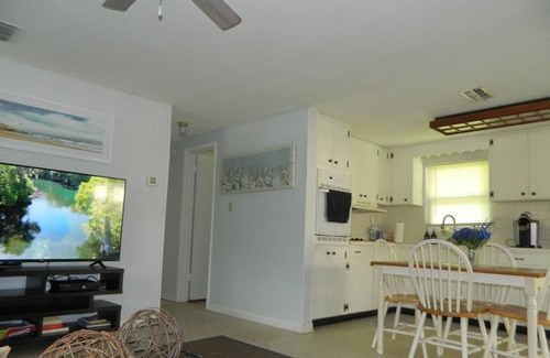 Chassahowitzka House | Florida springs minutes from you@Chassdoorway