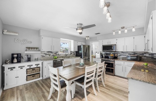 Marco Island House | Florida-style home w/pool, kayak, bikes, & ping pong